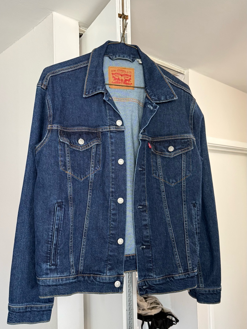 Levi’s men’s standard fit trucker jacket dark wash strength
